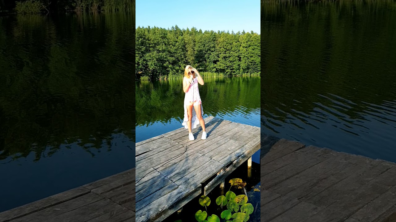 Julia Szczypior - Biały stół - Beata Kozidrak - Cover