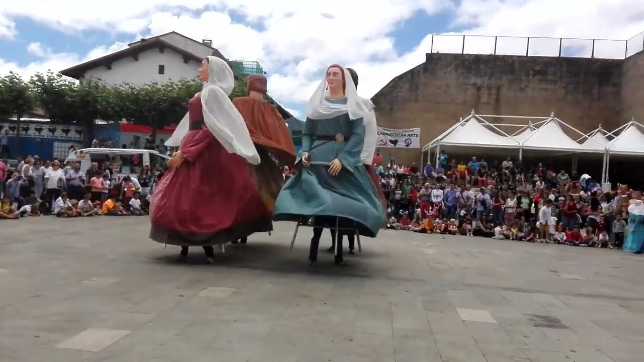 Gigantes de Irurtzun. Vals en fiestas. Irurtzungo erraldoiak. Dantza jaietan.