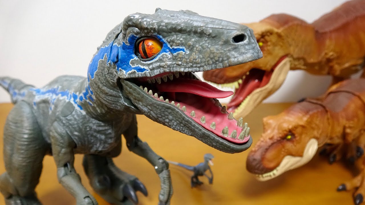 リモコンでブルーを操作できる恐竜ラジコン! ジュラシック・ワールド 炎の王国 トレーニングブルーをレビュー