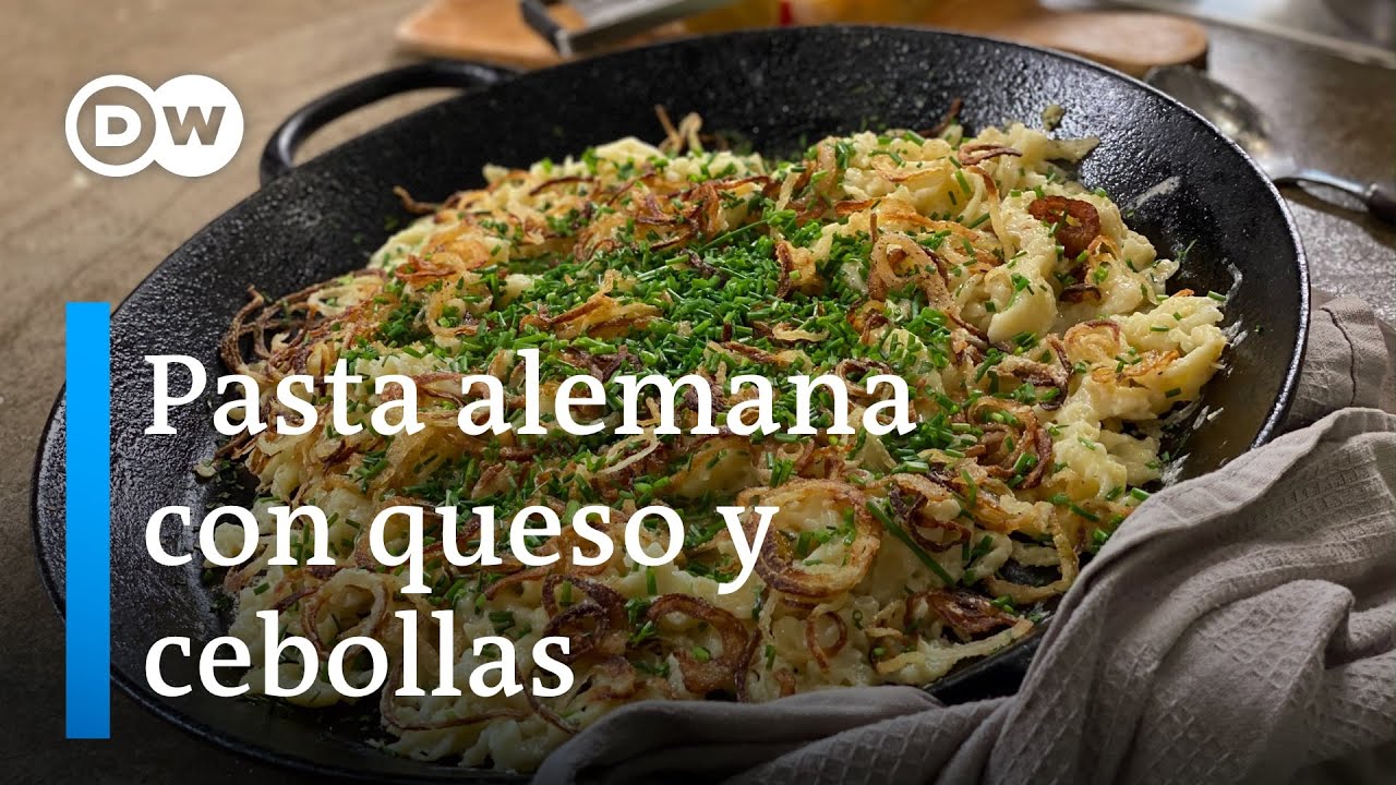 Spätzle suabos con queso y cebollas caramelizadas | Sabor Saber DW