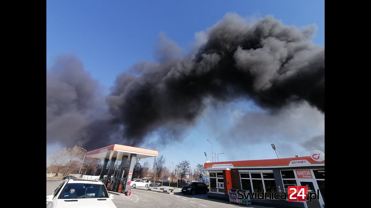 Świdnica. Pożar budynku gospodarczego przy ulicy Towarowej