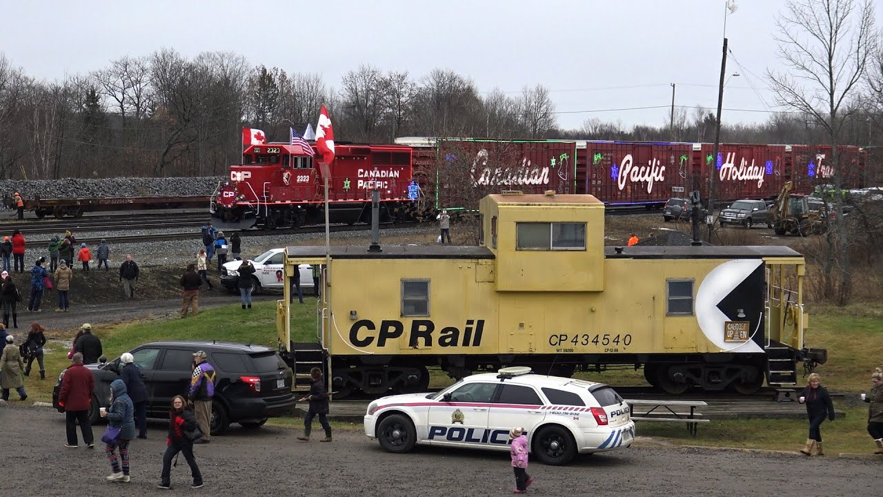 CP Holiday Train at Mactier (01DEC2015)