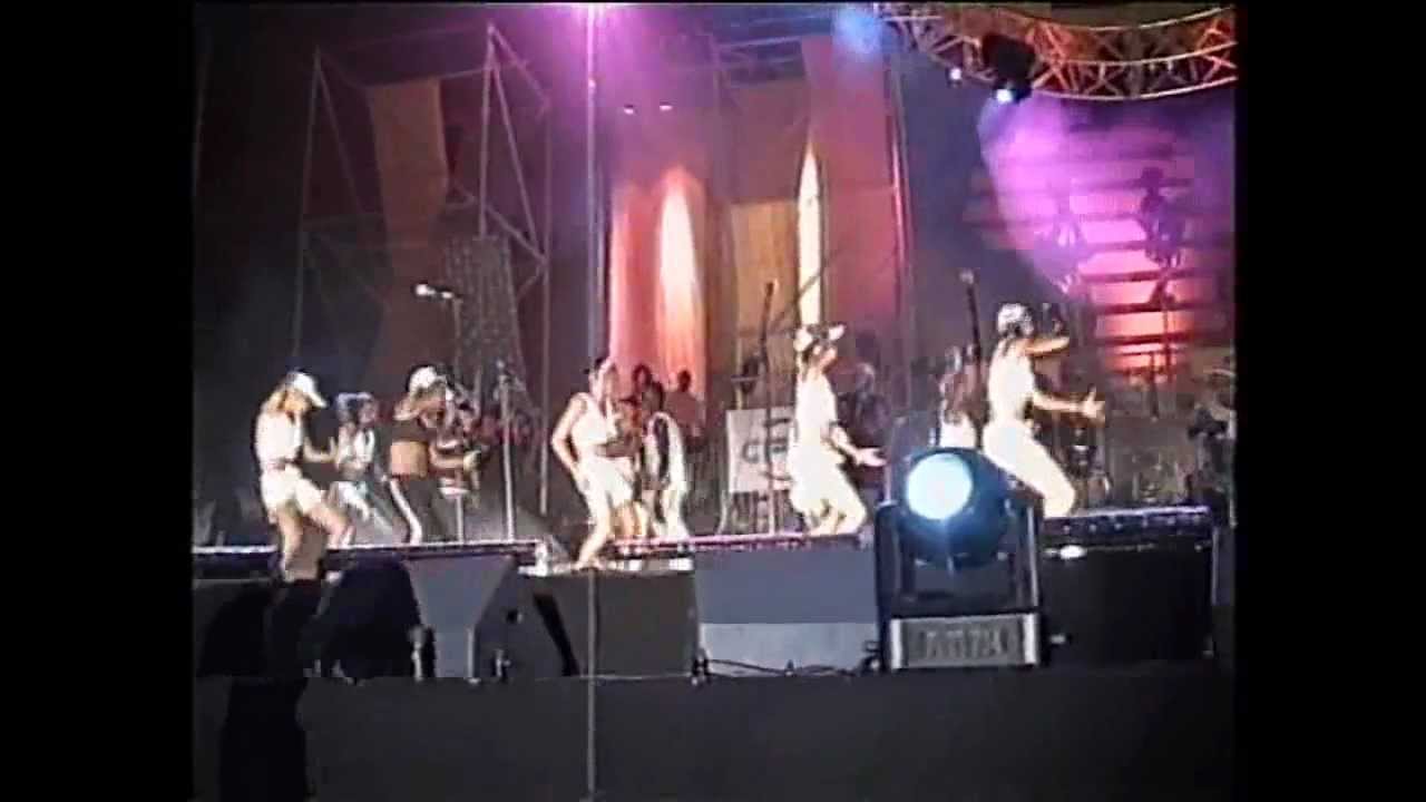 Werrason & Wenge Musica - FESPAM 2003 - Entrée des danseuses