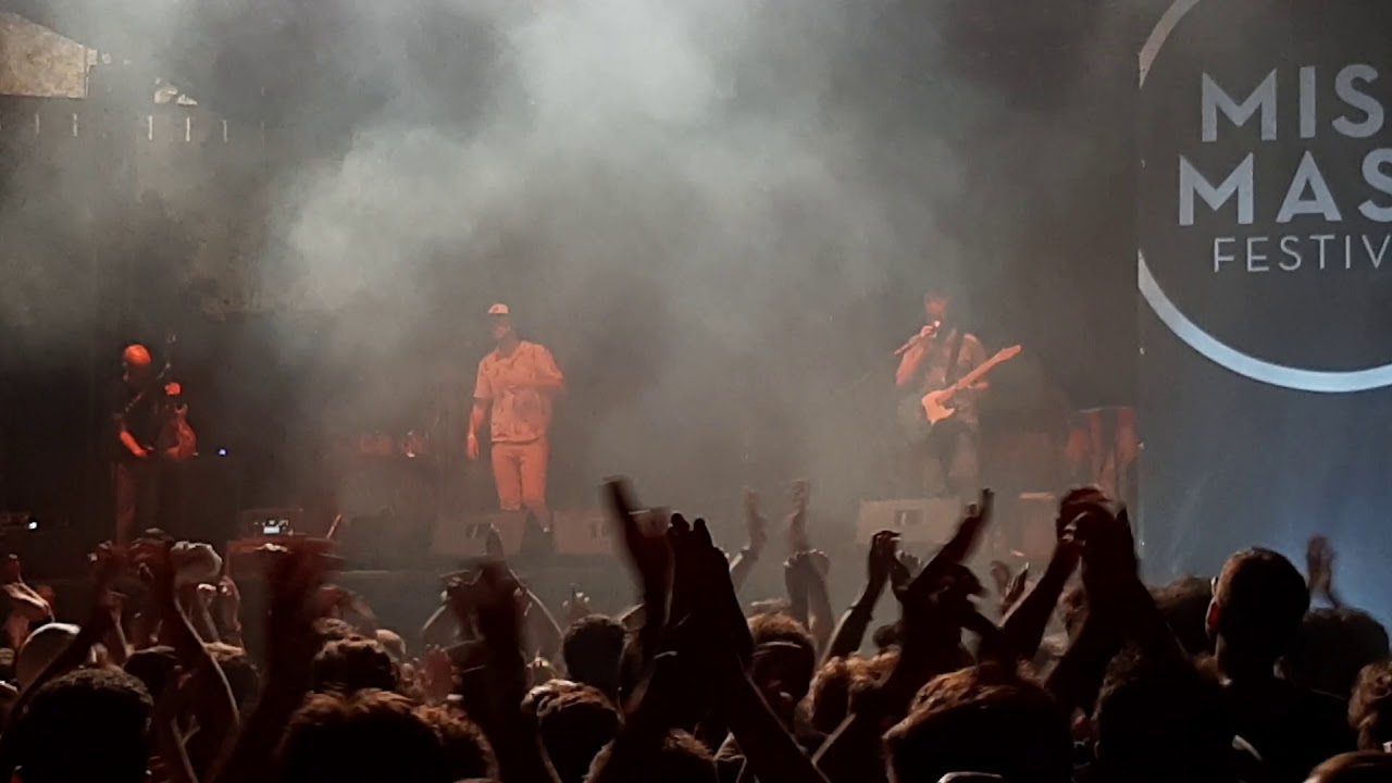 Pinguini Tattici Nucleari - Bagatelle + Irene (live al Castello di Milazzo)