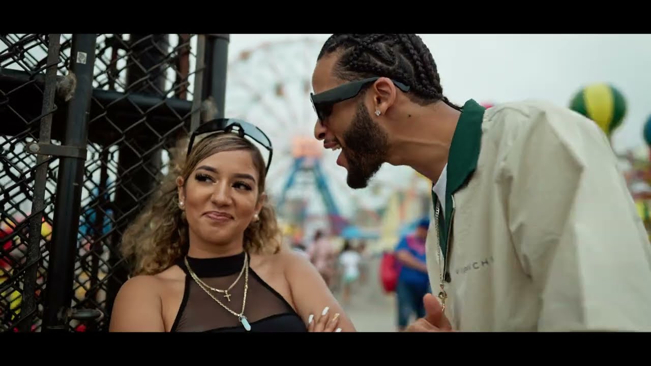 @AlejandroTheTrapper - Se Siente Diferente🥰 (Video Oficial)