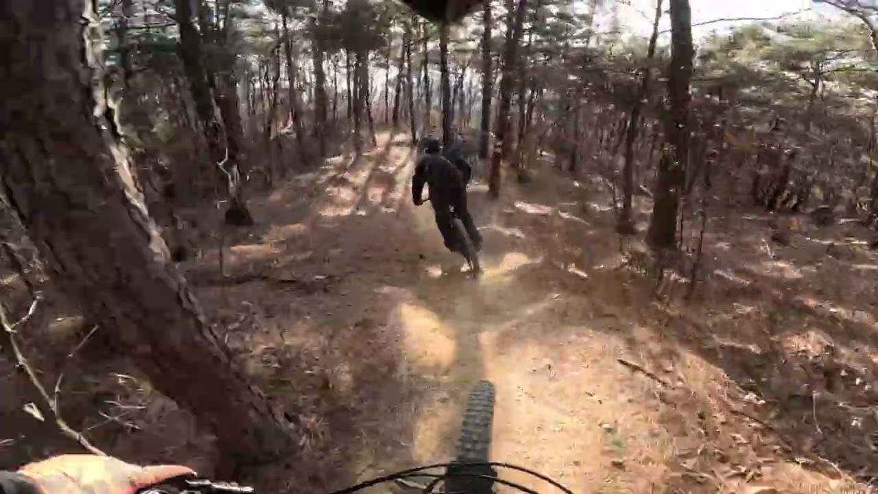 다시 돌아온 V10 민촤리 럭팍 몸풀기 라이딩. 촬영:브라보맨