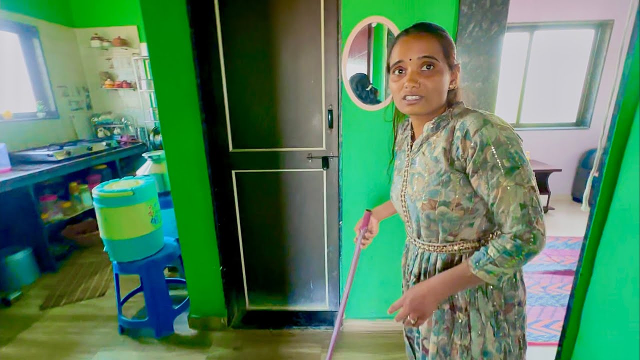 माऊलीच्या मम्मीला किचनमध्ये kobra दिसला 🫢