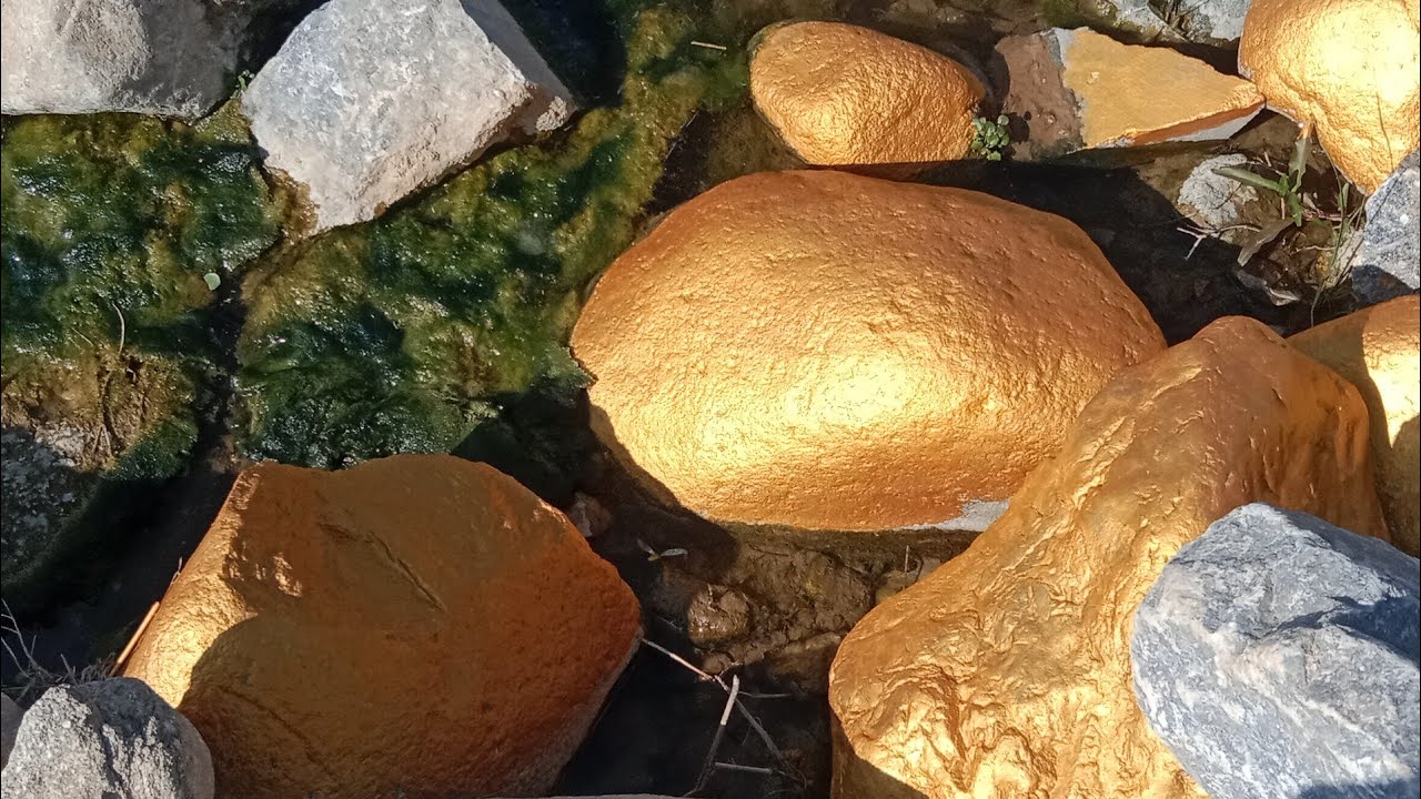 A big stones of gold is hunted || X hunting gold in water