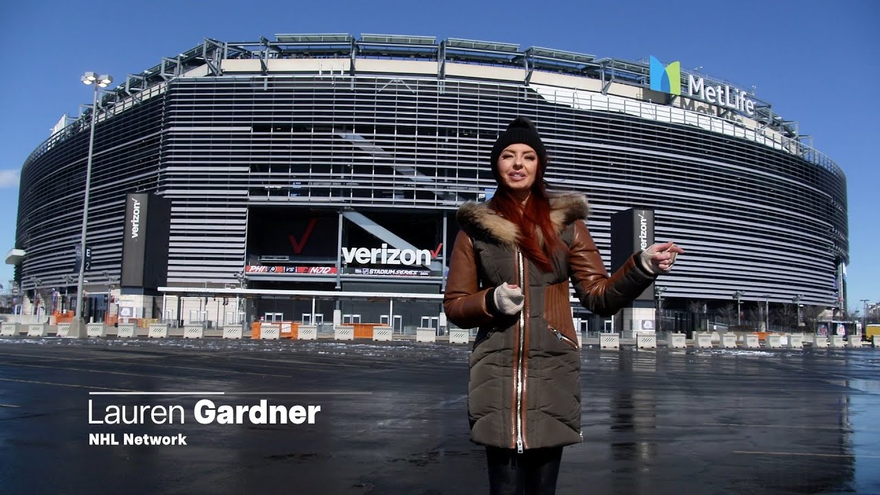 Lauren Gardner Takes Tour of MetLife Stadium! | 2024 NHL Stadium Series