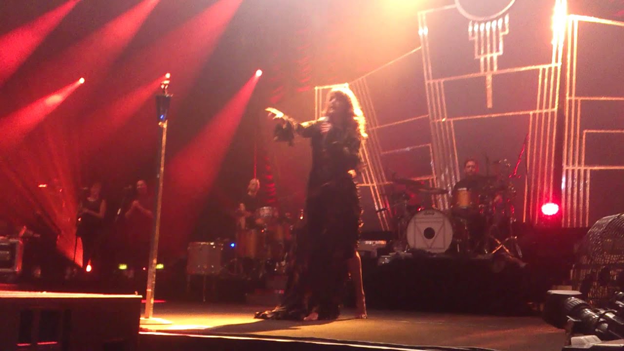 No Fighting - Florence Welch stops the fight (Florence + The Machine in Aberdeen AECC)