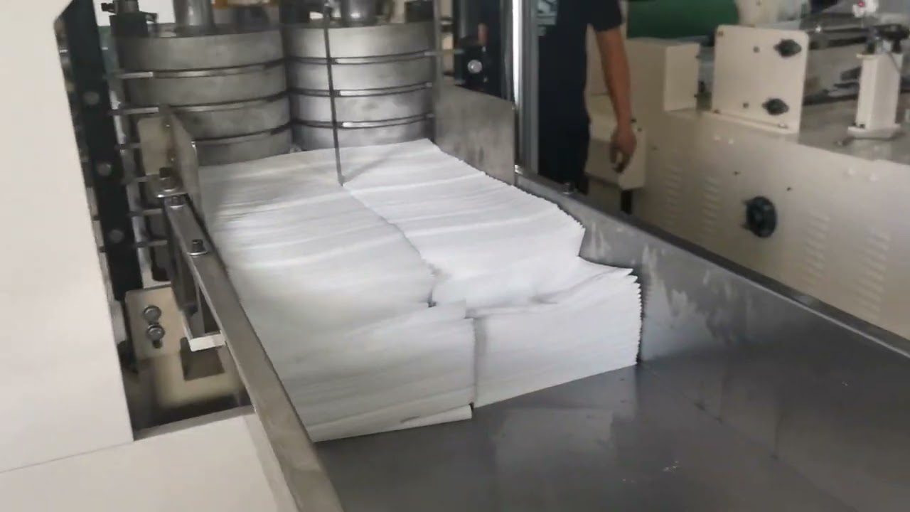 Automatic folding non woven airlaid napkin making machine