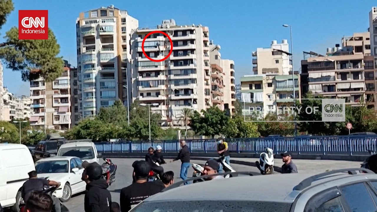 Momen Rudal Israel Hancurkan Gedung Bertingkat di Beirut