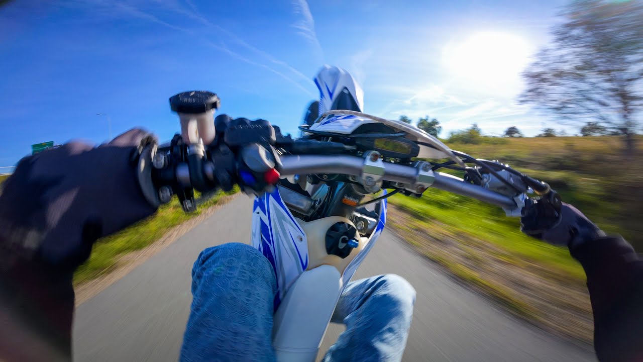 JAZDA NA SUPERMOTO Z ZIOMALAMI