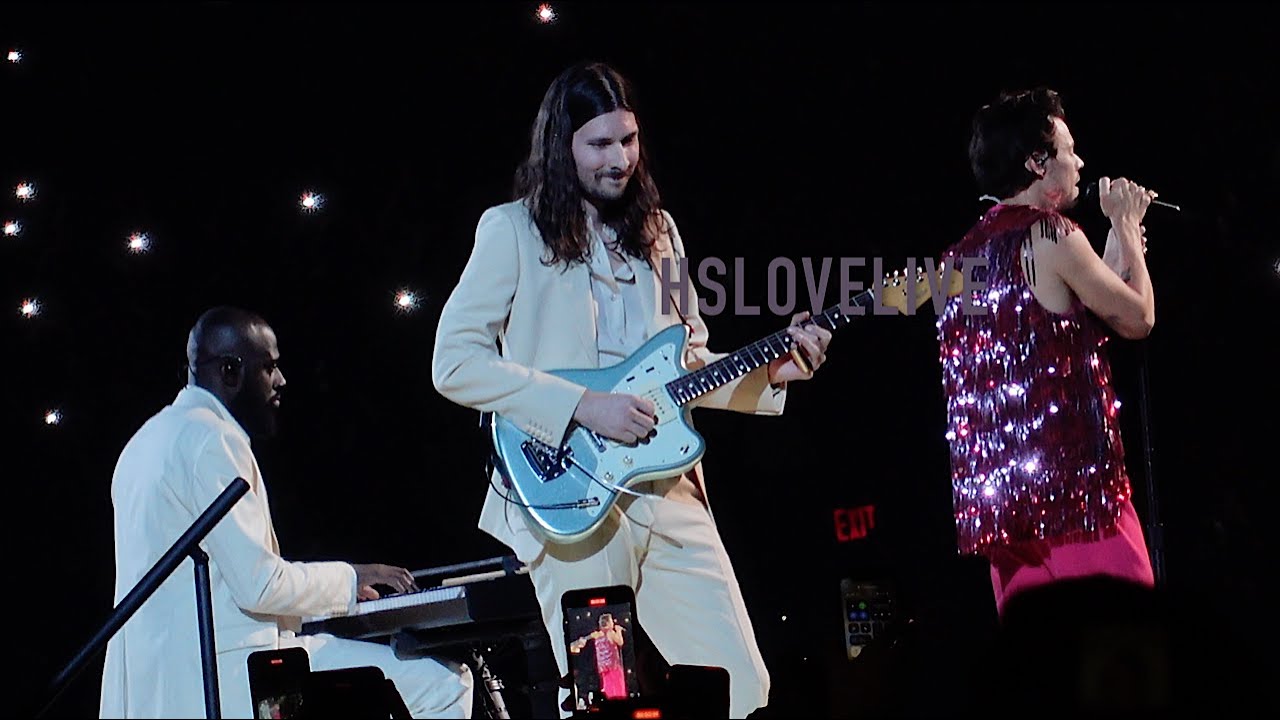 Harry Styles - FALLING with Two Ghosts Intro - Love On Tour 2021 - Las Vegas