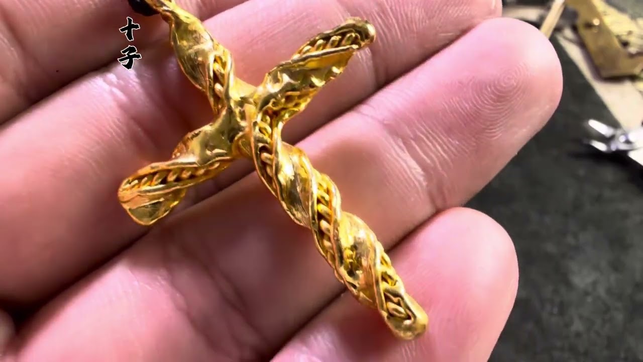 十子的设计 embrace the journey系列，手做黄金十字架吊坠 gold cross 