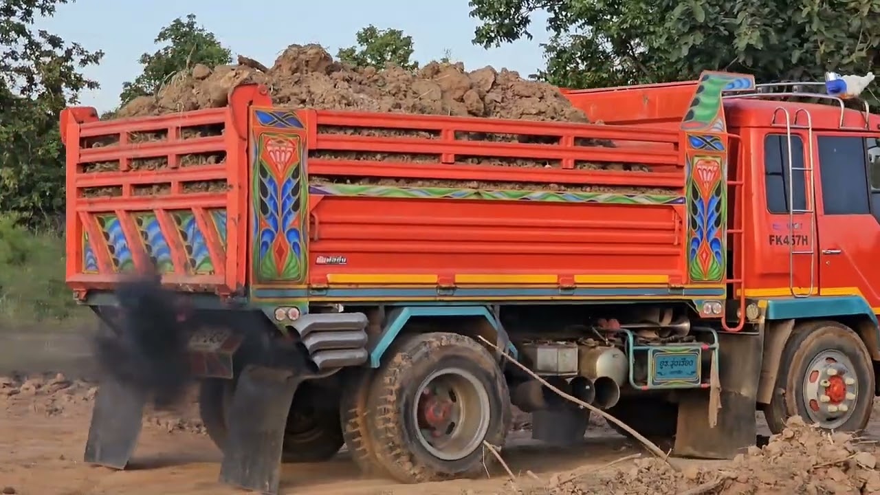 แบกของแทร่ใส่กันโหดๆ Excavator Loading Truck