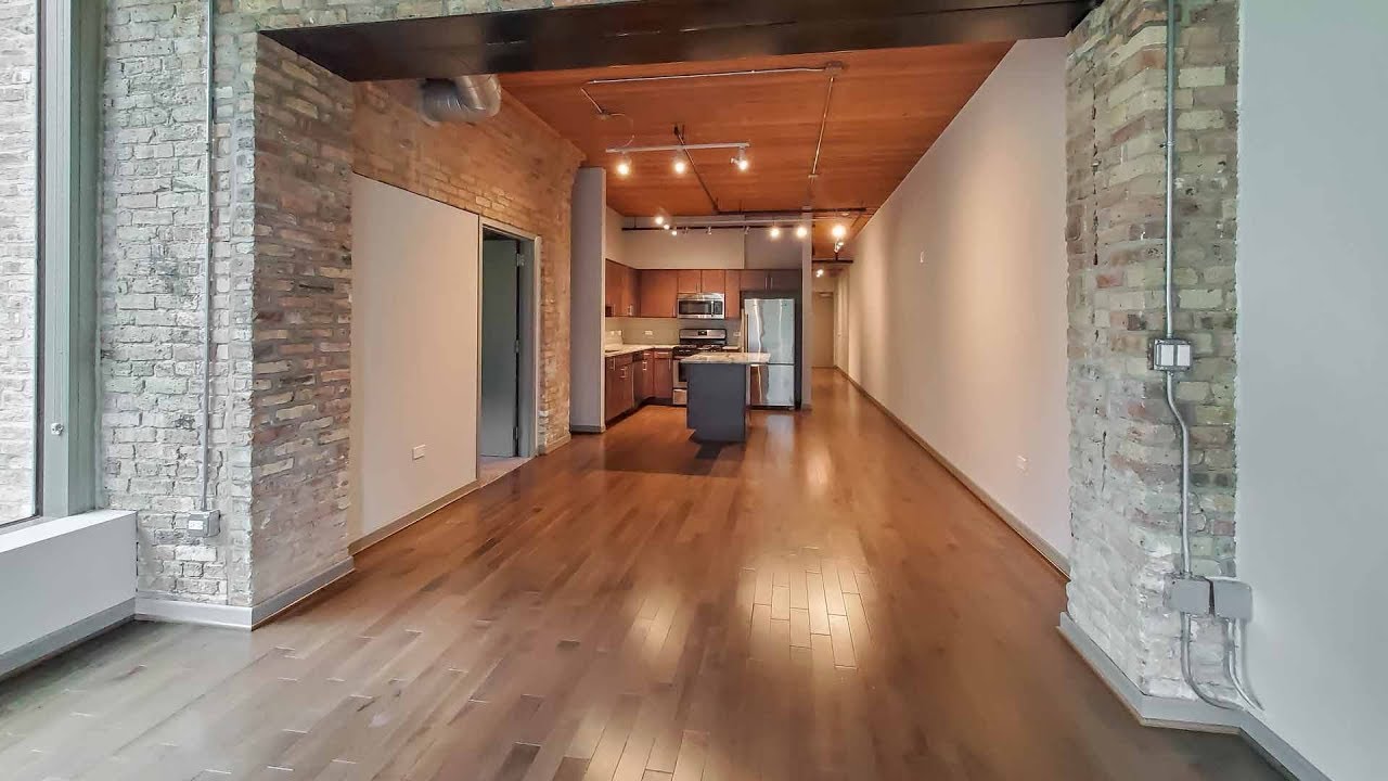 A waterfront 2-bedroom, 2-bath at Streeterville's Lofts at River East