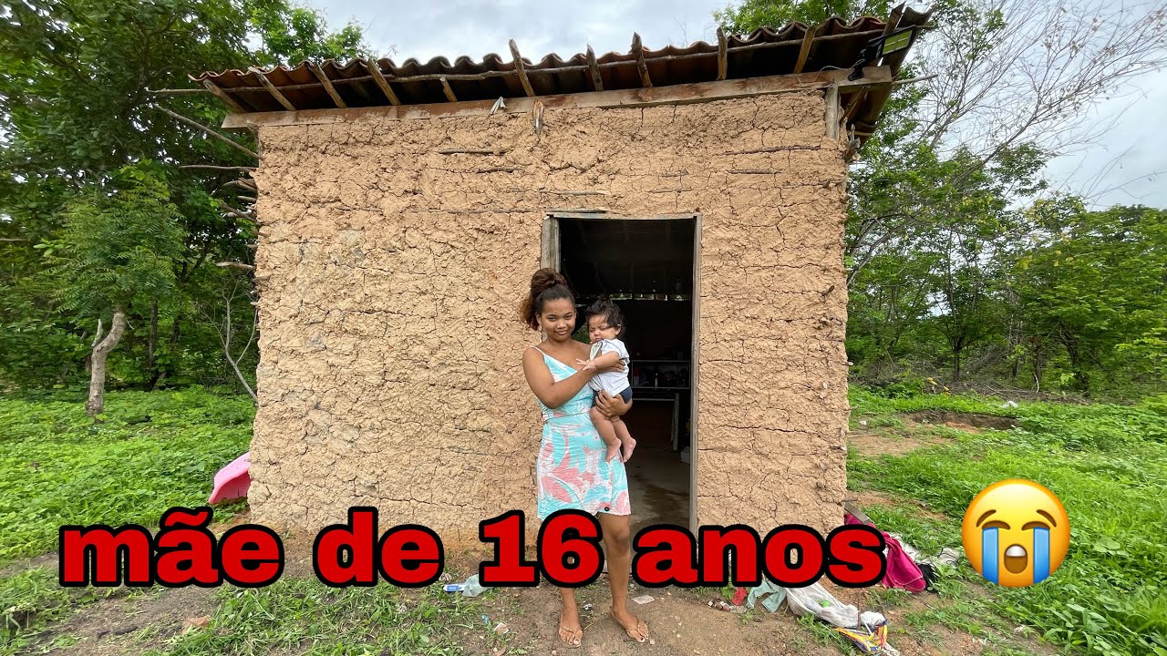 Mãe de 16 anos que vive isolado numa casinha de taipa tente não chorar a dor da fome