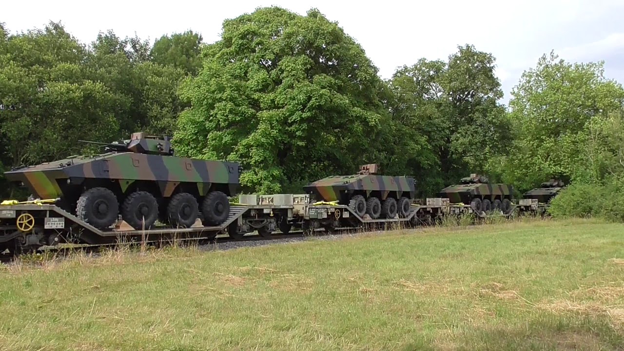 Train militaire 445764 sortant du camp de Mourmelon