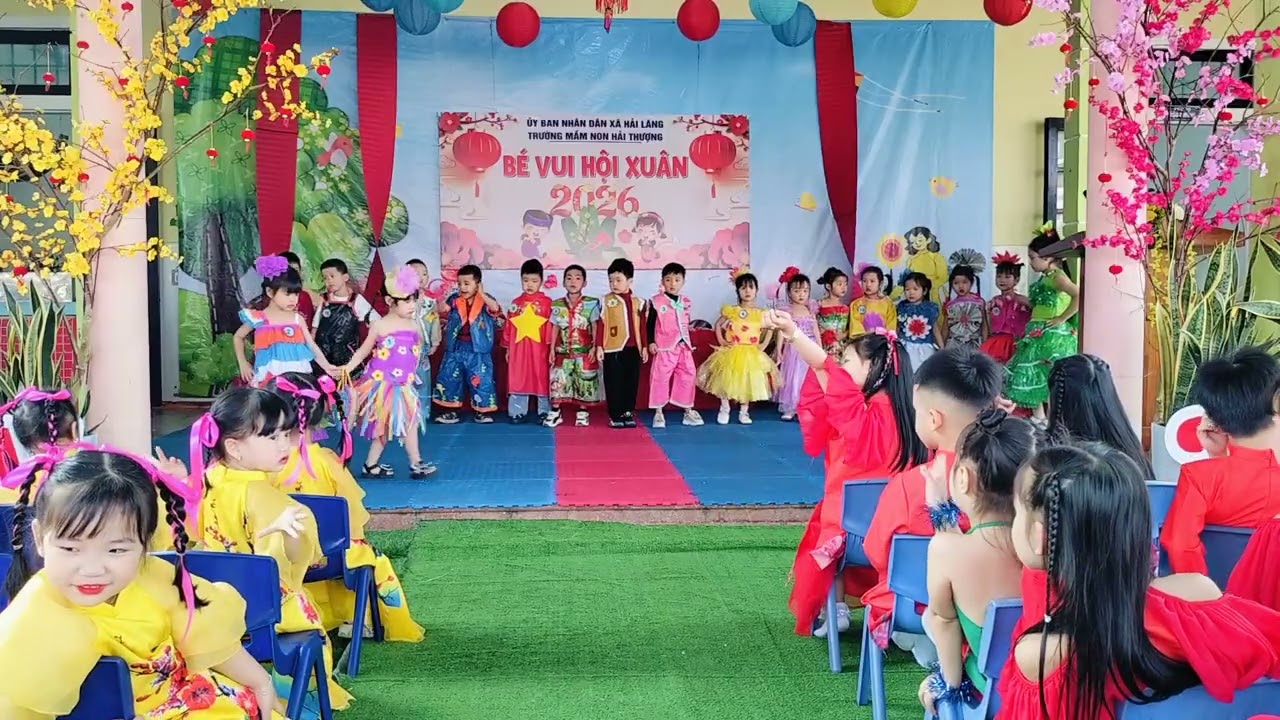 Thời tranh tái chế.Lớp 4-5 tuổi B