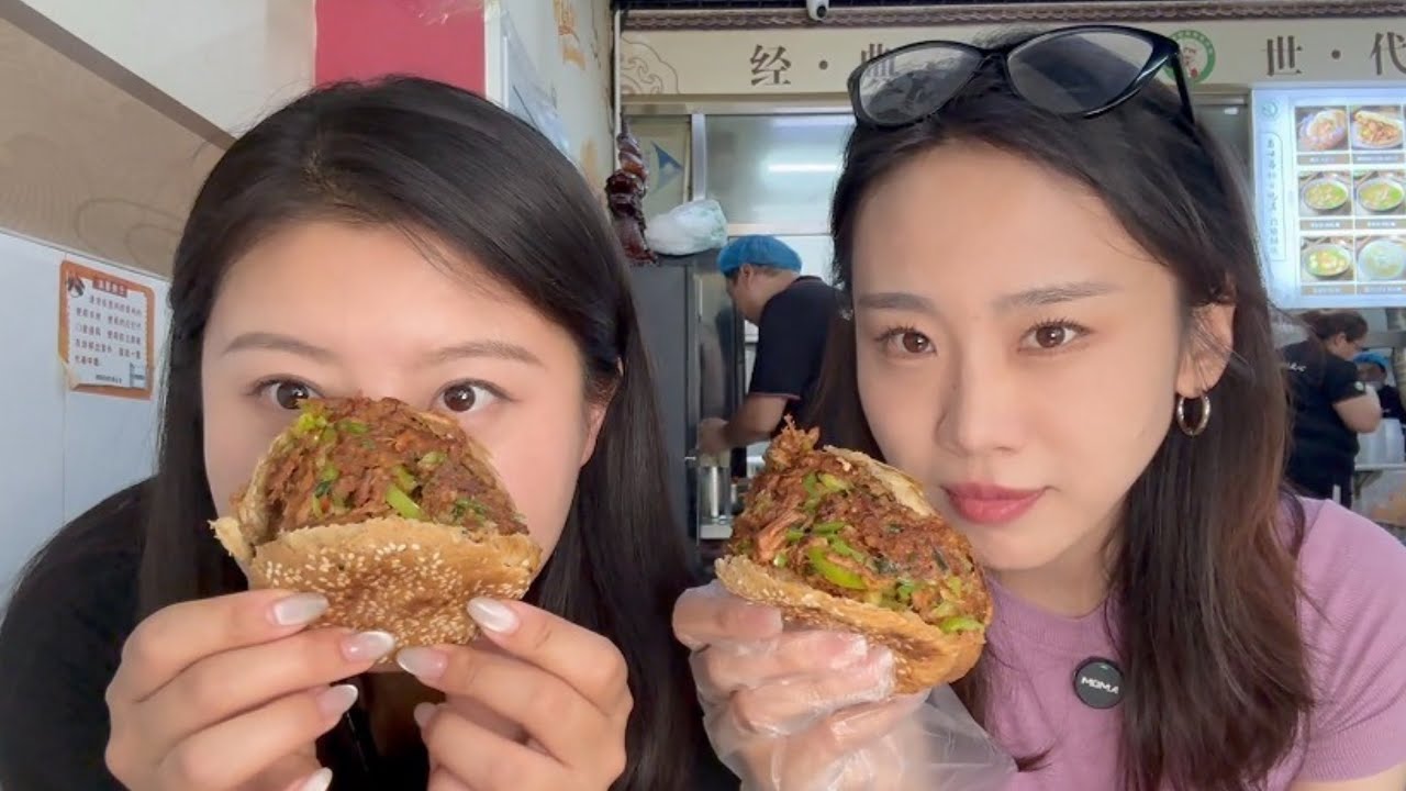 【寻尝姐妹】在北京吃烧饼夹肉，肉多的合不上口，尝尝味道咋样