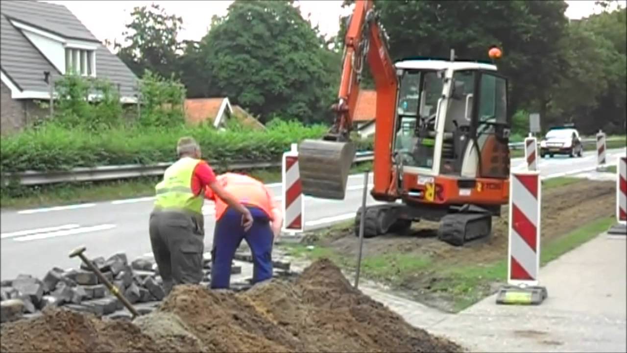 Baas BV legt electriciteitkabel vliegbasis Woensdrecht