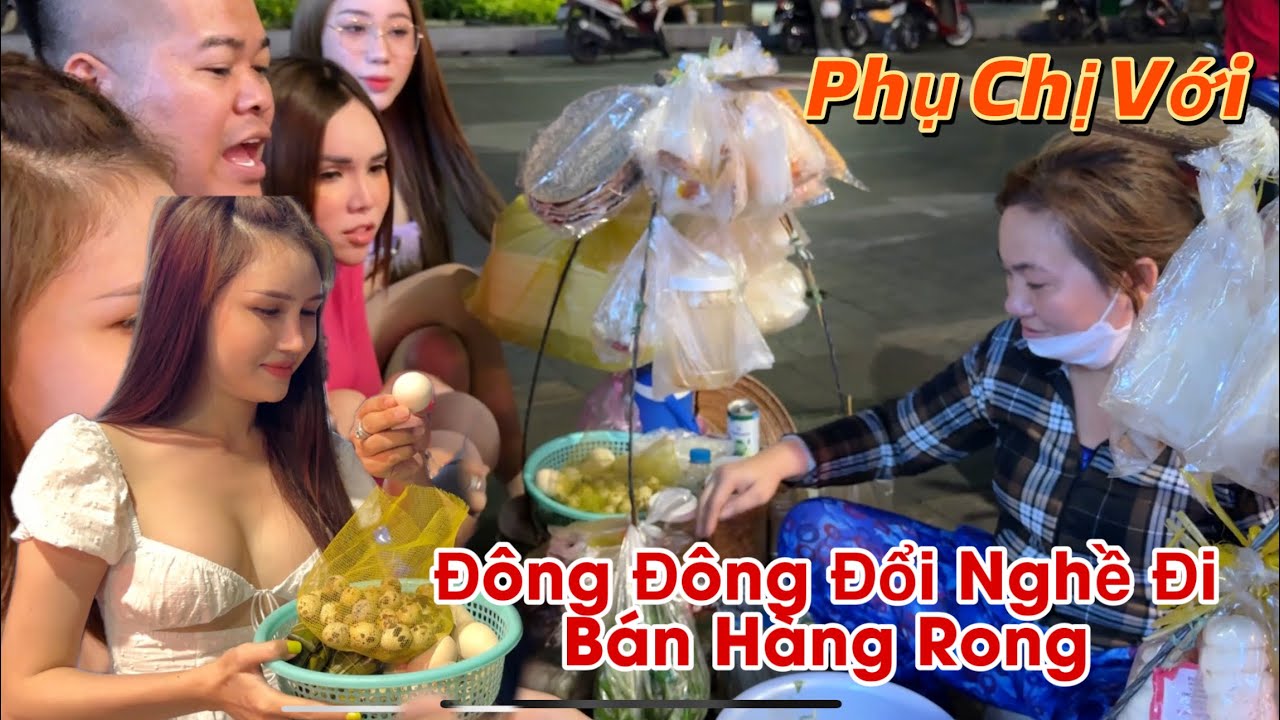 Bất Ngờ  Đông Đông Đổi Nghề Bán Gánh Rong Kèm Dịch Vụ Đút Cho Khách Ăn Ở Phố Đi Bộ