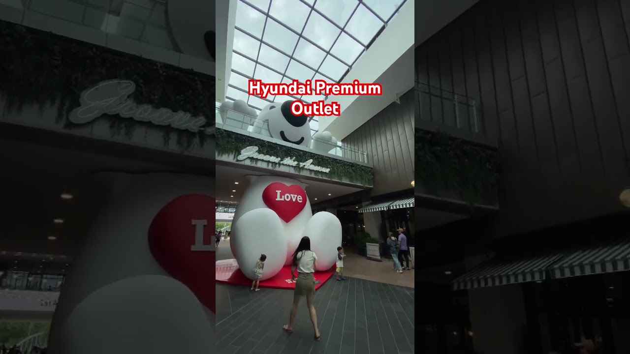 We visited the Hyundai Premium Outlet in Songdo Korea