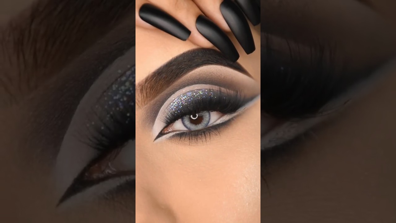 Gray eye makeup 👁️