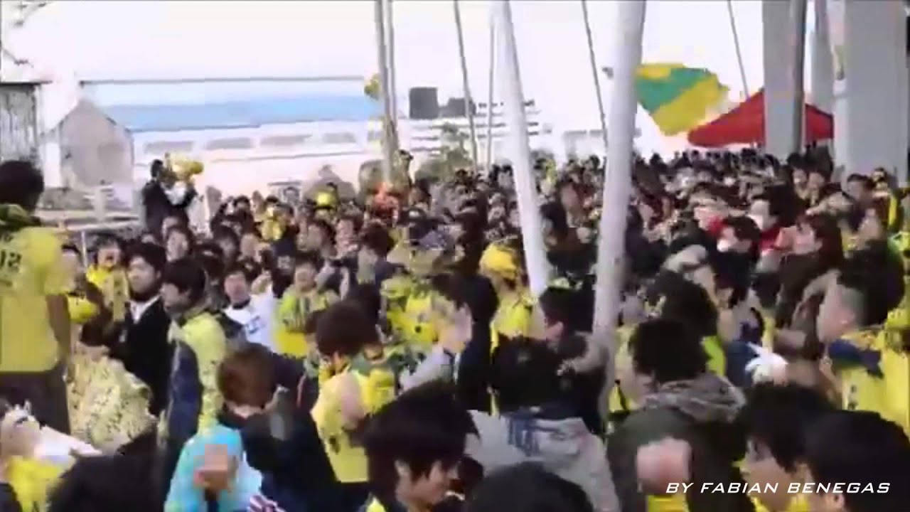 Hinchada Japonesas Cantando Y Ritmos Al Estilo Argentino