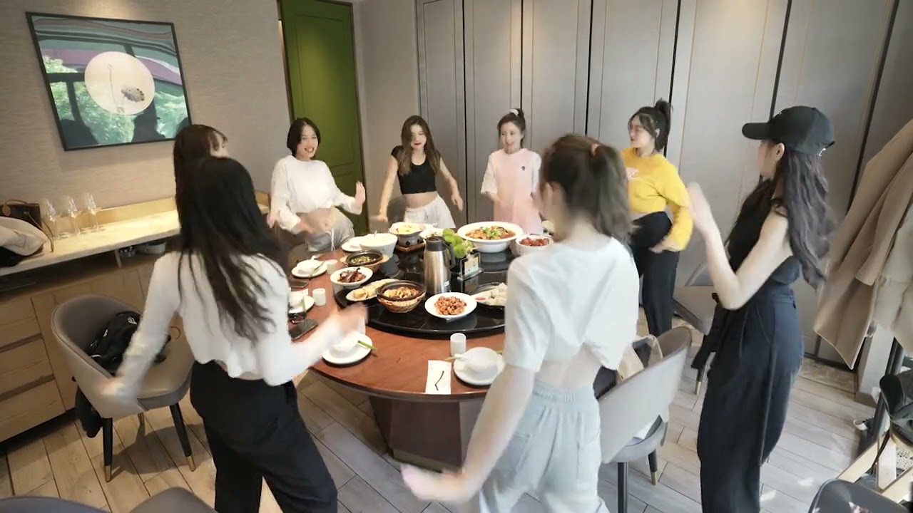 想好晚餐吃什么了吗？#切菜摇摇舞 #饭桌舞蹈 #啦啦队 #车载dj