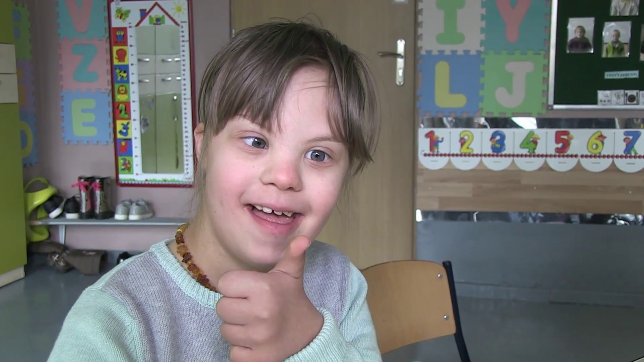 Kelmės specialiosios mokyklos mokiniai sveikina savo ir Lietuvos mokytojus. 2018.