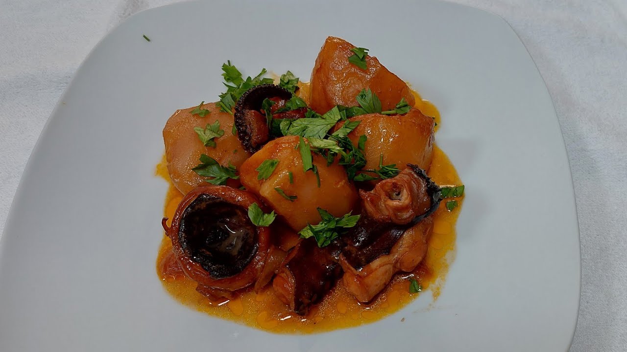 Οχταπόδι Κοκκινιστό - Νηστίσιμο - Octopus with tomato sauce
