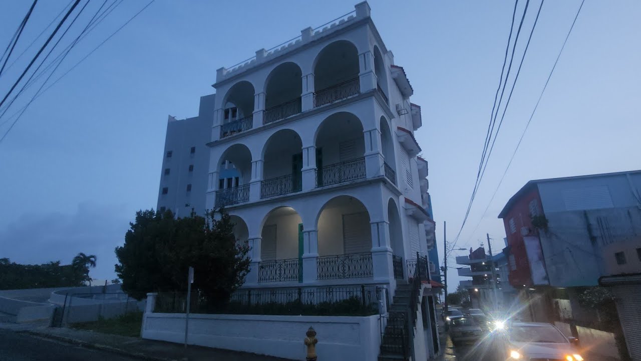 DÍA DE SAN JUAN, CAMINANDO, POR LAS CALLES DE AGUADILLA.