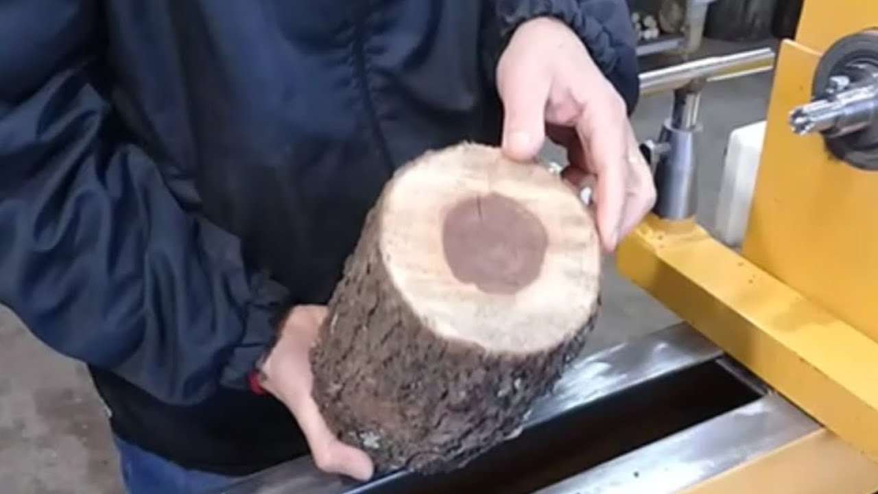 Un jarrón único !!! Woodturning.  Beautiful vase in carob ..!!! #wooddesign #wood