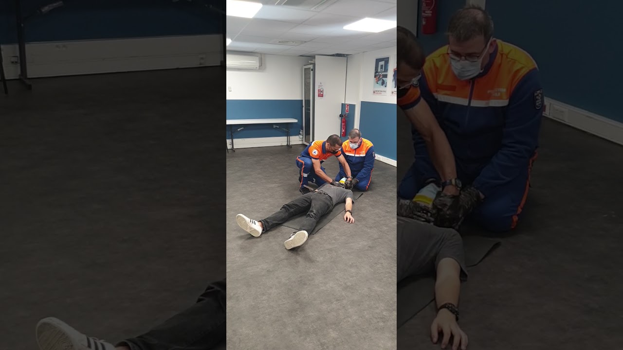Position Latérale de Sécurité à 2 équipiers secouristes,  suspension trauma du rachis.