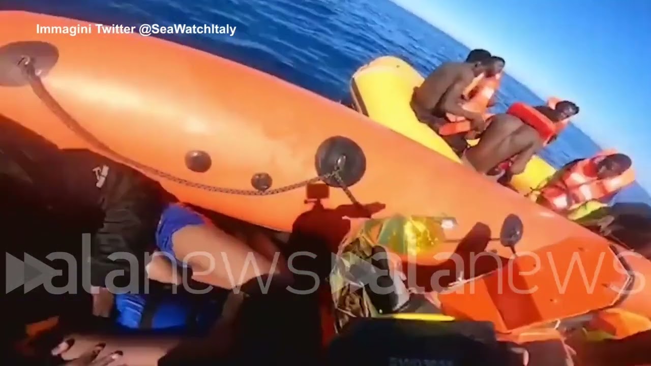 Migranti, un altro naufragio nel Mediterraneo: il salvataggio della Sea Watch