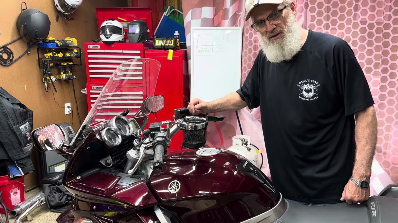 Yamaha FJR 1300 Engine oil and filter change, also drain and fill final drive lube #Yamaha