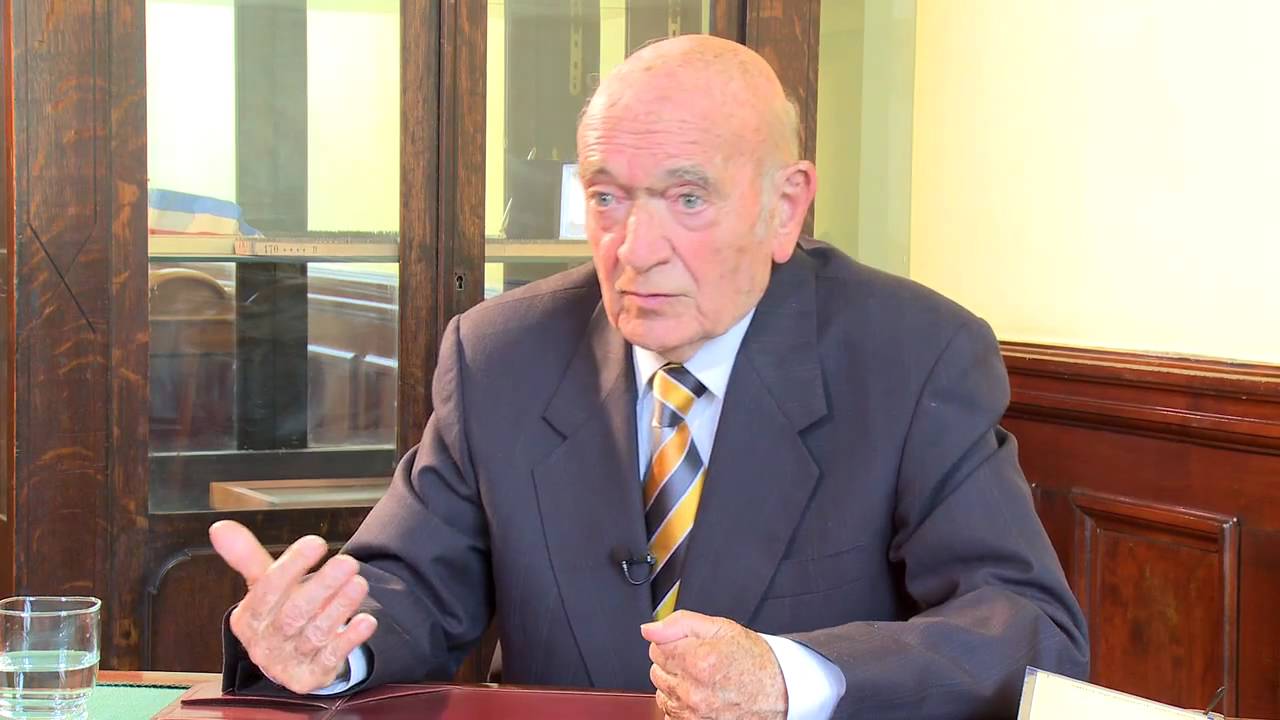Sergio Diez Urz&uacute;a: El Senado en 1973 y 1990