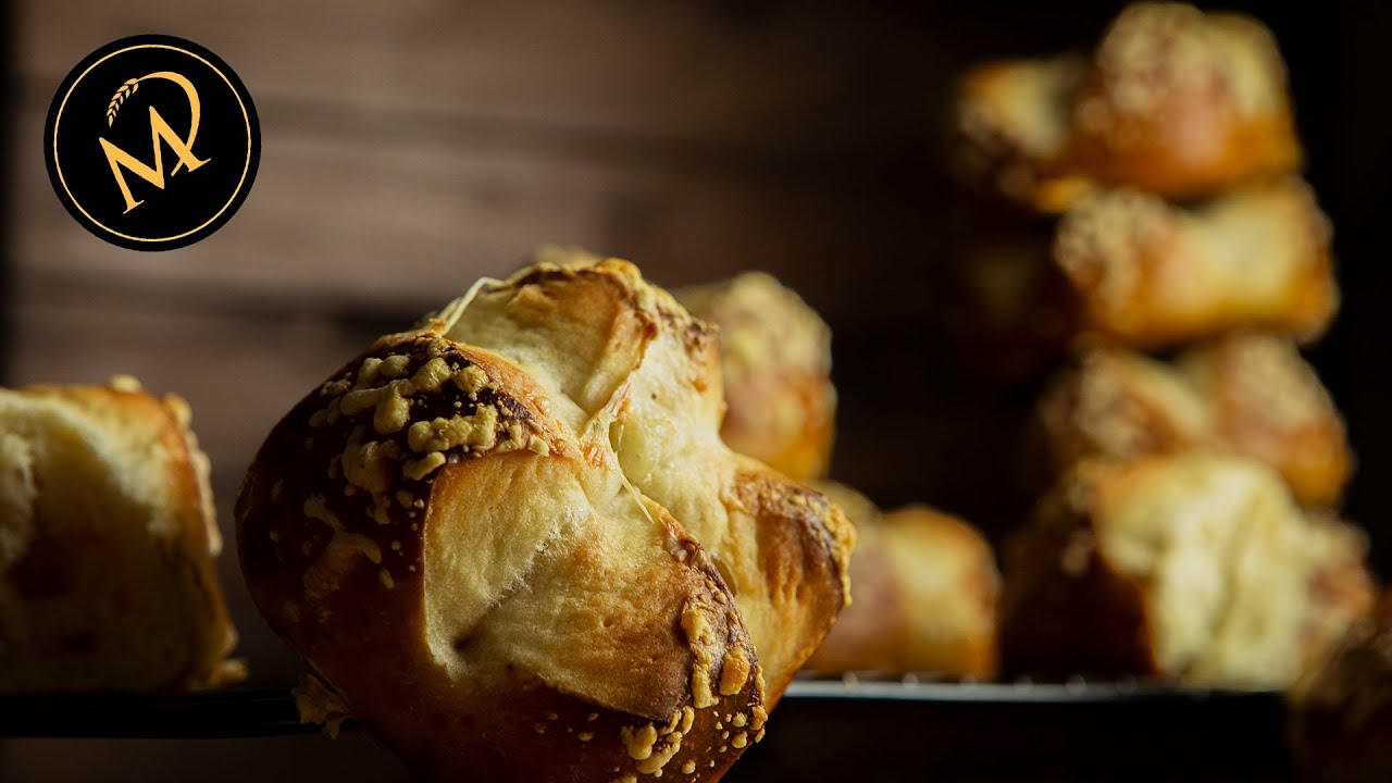Laugen Käse Brötchen ohne Hefe, gebacken mit LM/ Sauerteig