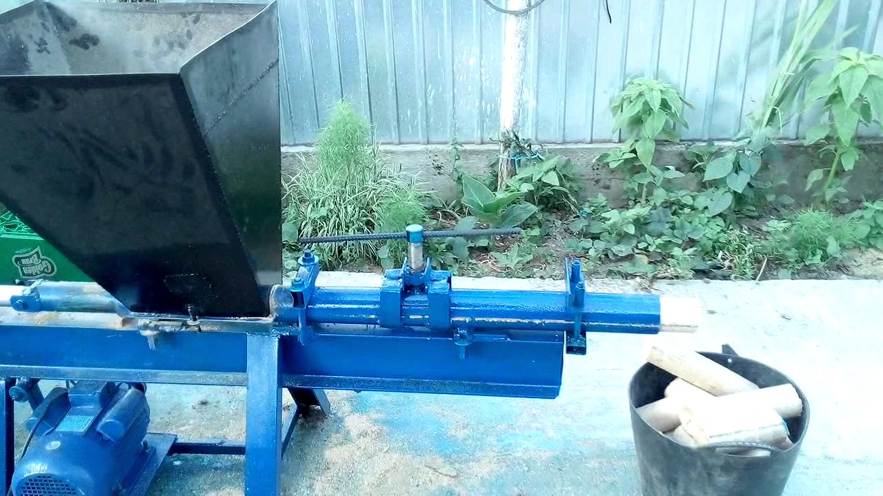 Presa brichetat rumegus si biomasa