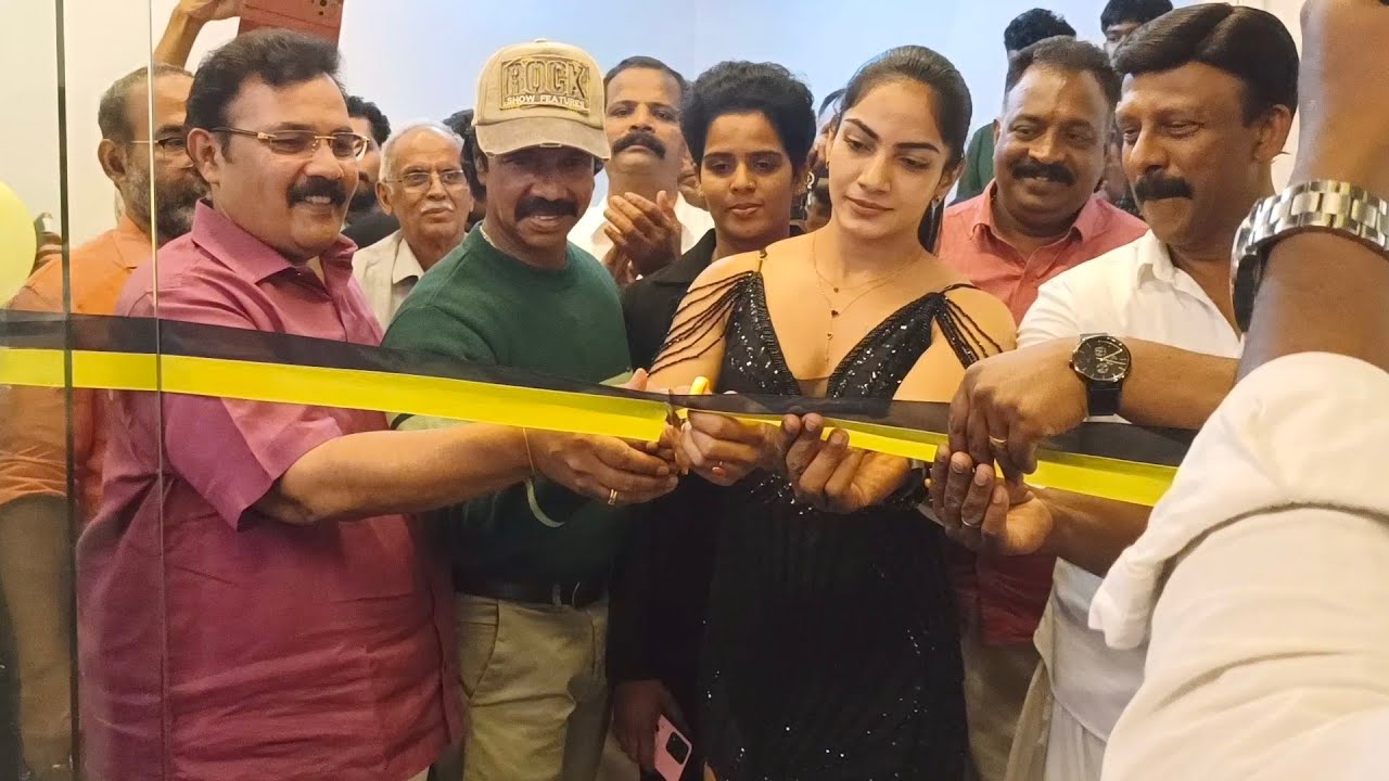 പുത്തൻപീടിക ഫാമിലി ഫിറ്റന്സ് പാർക്കിൻ്റെ ഉദ്ഘാടനം പ്രശസ്ത ബോഡി ബിൽഡർ ആരതി കൃഷ്ണ നിർവ്വഹിക്കുന്നു.