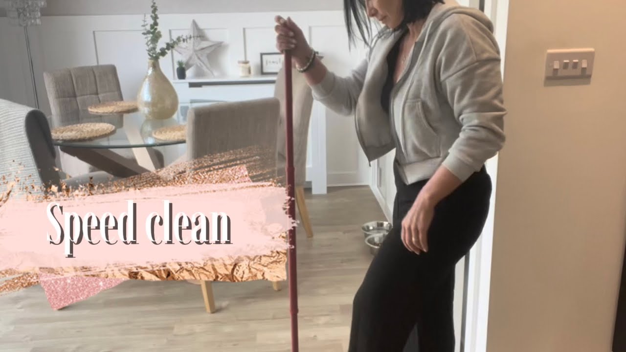 Kitchen clean and the last of the holiday laundry/ speed clean/ clean with me