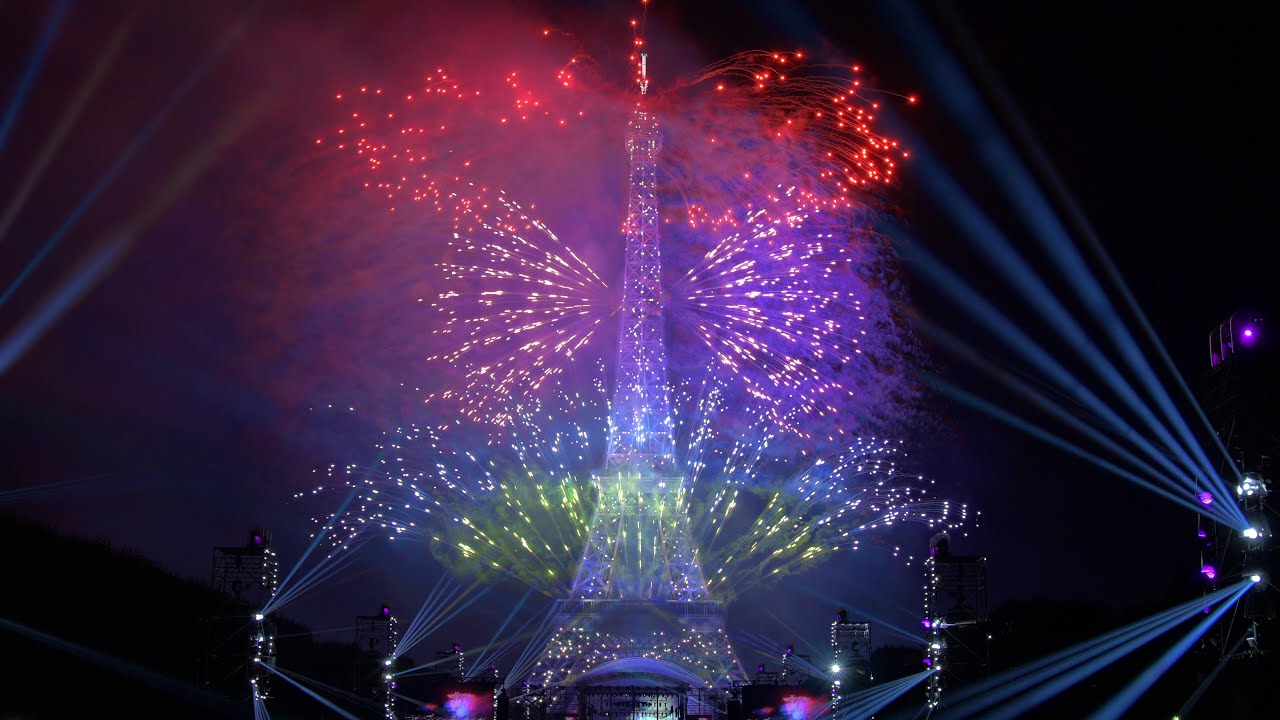 La Fête nationale française - Paris - Tour Eiffel - 14 juillet 2016 (Feu d'artifice)