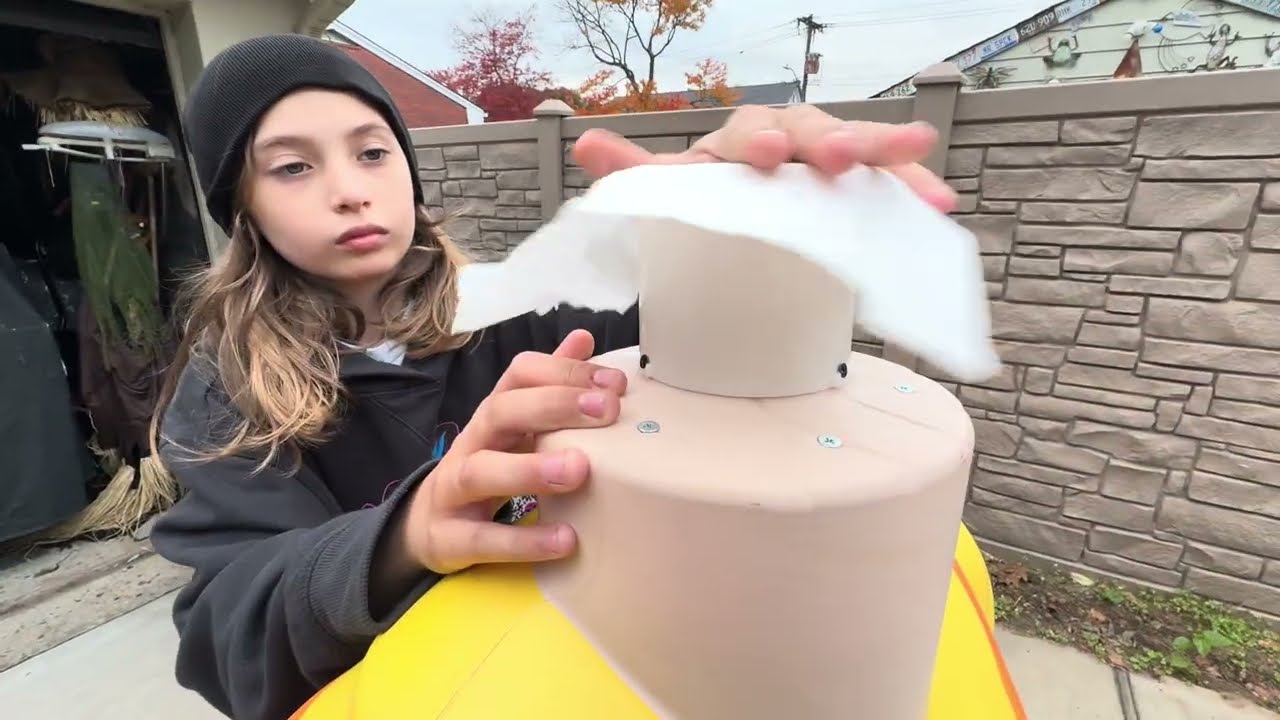 Fixing the head of Young Hee #spirithalloween2025 #younghee #squidgame #animatronics #halloween2025 