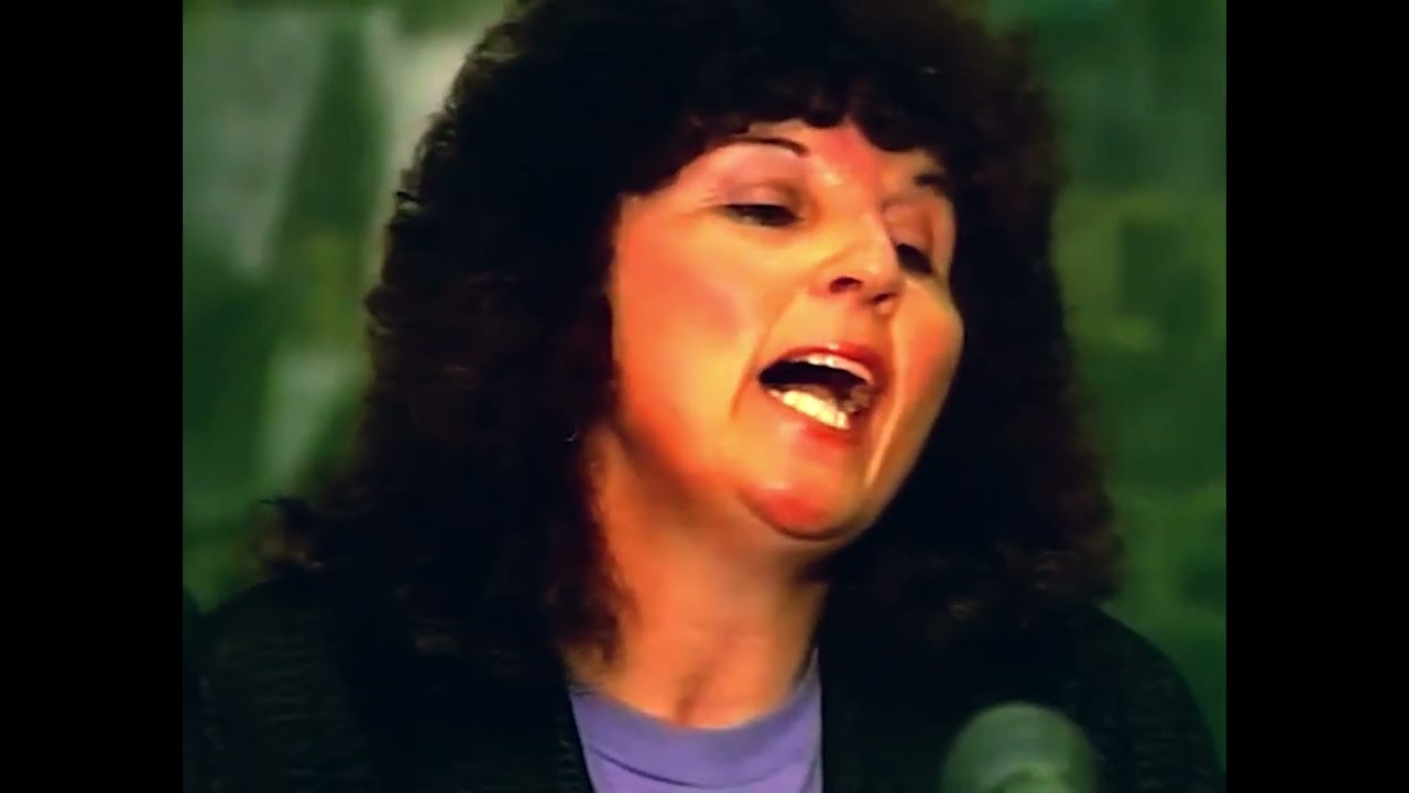 Sarah Ghriallais -  Eleanóir na Rún