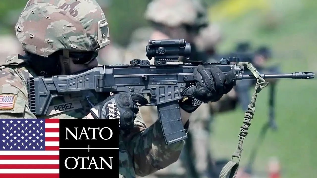 Армия США, НАТО. Солдаты тестируют автомат CZ BREN 2 в Чехии.