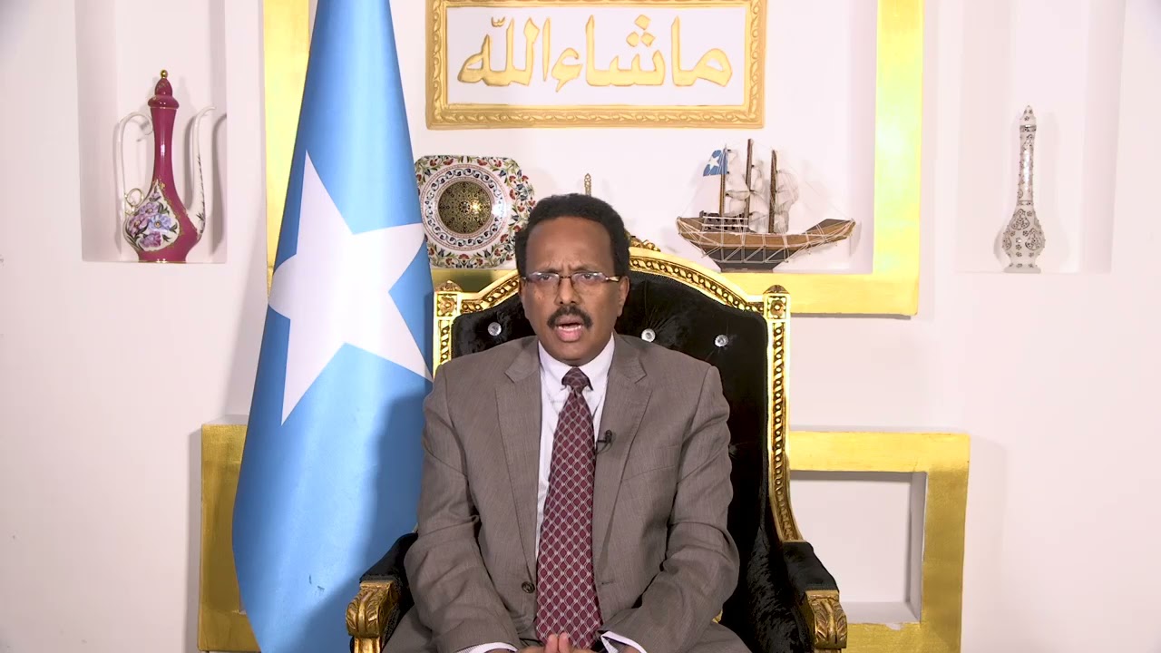 Madaxweyne Farmaajo oo hambalyada ciidda la wadaagay Bulshada Soomaaliyeed.
