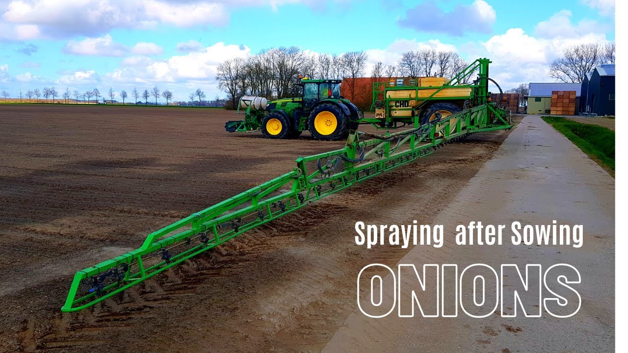 Uien spuiten- CHD sprayer with soil herbicide and Roundup on germinating onionseeds