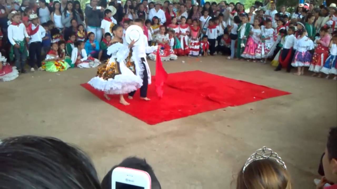Del Huila para el mundo baile t&iacute;pico de una de las regiones mas hermosas de Colombia (Huila)